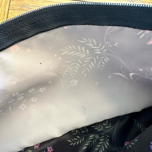 LeSportsac Crossbody Bag in Dark Floral Print USA Rare - Picture 13 of 13